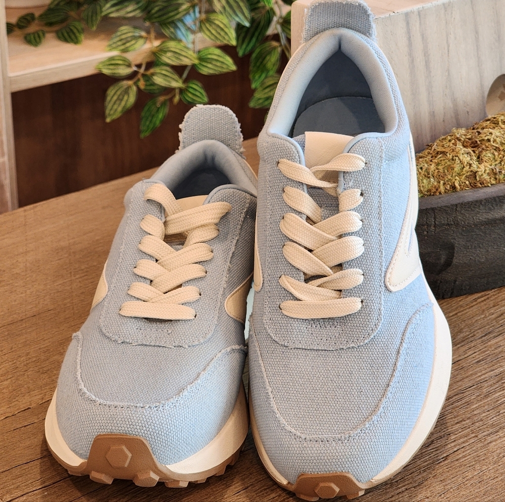 DV By Dolce Vita Brantly Women's Light Blue Women's Sneakers Size 8 - Picture 2 of 9